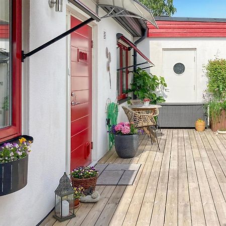 Cozy Home In Borgholm With Wifi Екстер'єр фото
