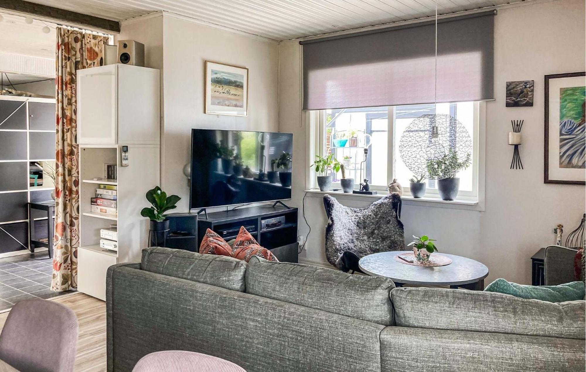 Cozy Home In Borgholm With Wifi Екстер'єр фото